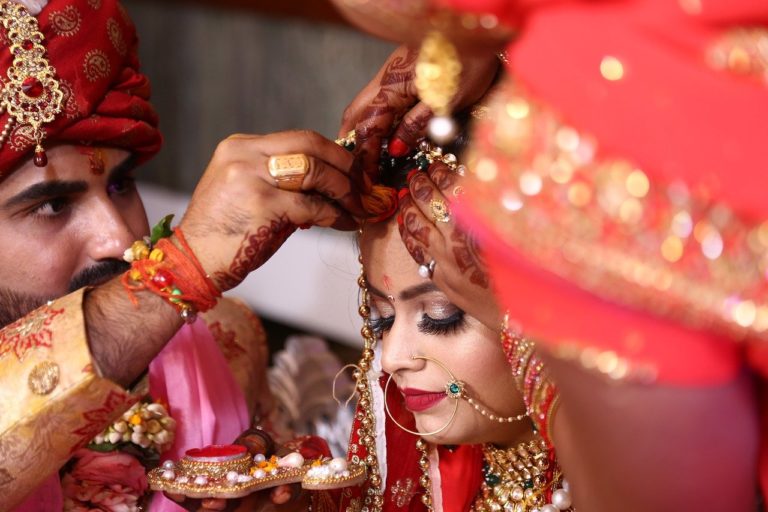 इंडियन वेडिंग मार्केट: भारत में वेडिंग बिजनेस 3.71 लाख करोड़ रुपये का हुआ।