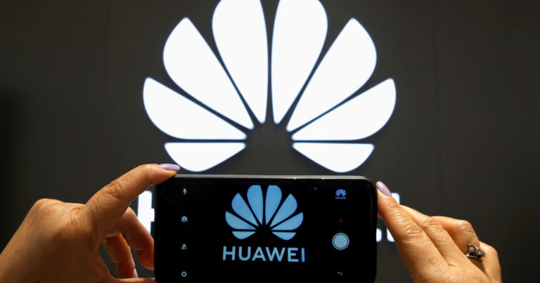 Huawei रोल-अप स्क्रीन वाले स्मार्टफोन पर काम कर रहा है