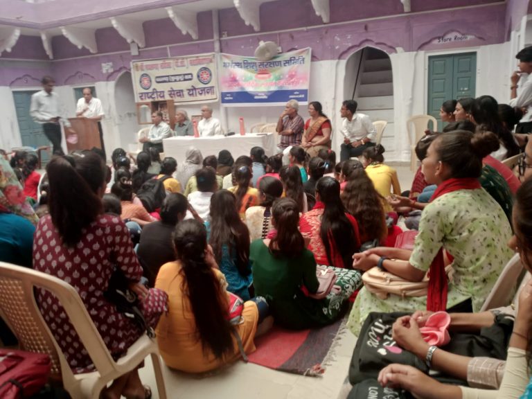 नवलगढ़ में गर्भस्थ शिशु संरक्षण विषय पर एक कार्यक्रम…